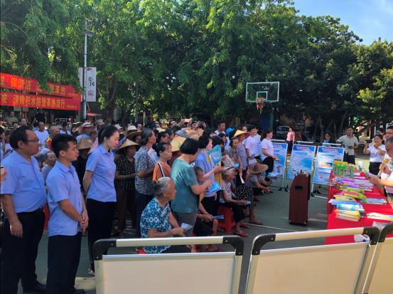 公交公司組織員工參加“清潔家園、滅蚊防蚊”專題現(xiàn)場(chǎng)活動(dòng)